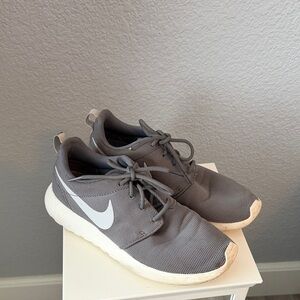 Nike Men's Charcoal and Cream Sneakers